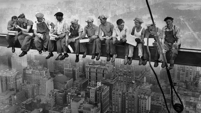 Fotografie Oběd na vrcholu mrakodrapu, 1932.