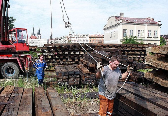 Koleje patří do starého železa, tady bude autostráda