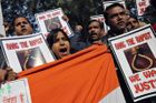 Indové obvinili pět mužů ze znásilnění novinářky