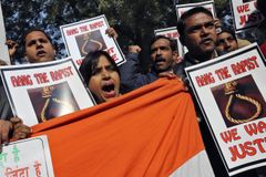Skupina mužů hromadně znásilnila indickou novinářku