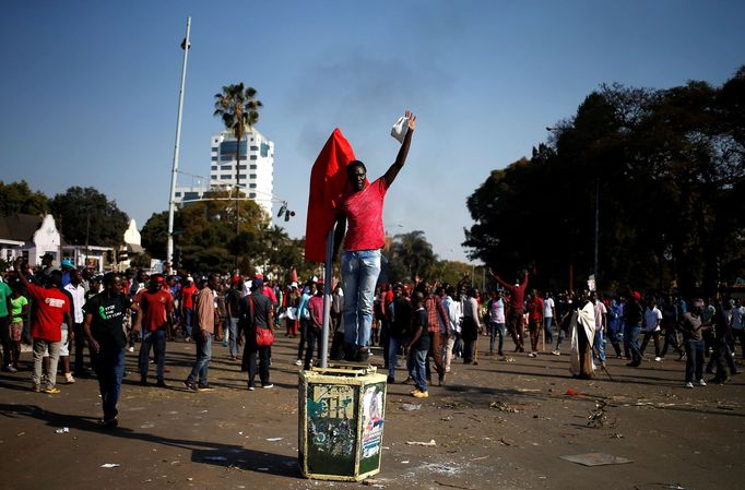 Povolební protesty v Harare v Zimbabwe. 1. 8. 2018