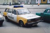 Asi nejznámějšími vozy, které byly využívány v policejních službách, byly lady, tedy "žigulíky" s nápisem VB. Když bylo od tohoto nápisu po revoluci upuštěno, policie Lady VAZ 2104...