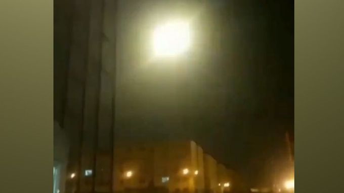 Okamžik, kdy měla ukrajinský Boeing trefit střela nad Teheránem. Tento záznam může být důkaz
