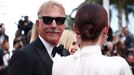 Kevin Costner na festivalu v Cannes.