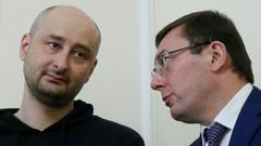 Novinář Arkadij Babčenko a ukrajinský generální prokurátor Jurij Lucenko.