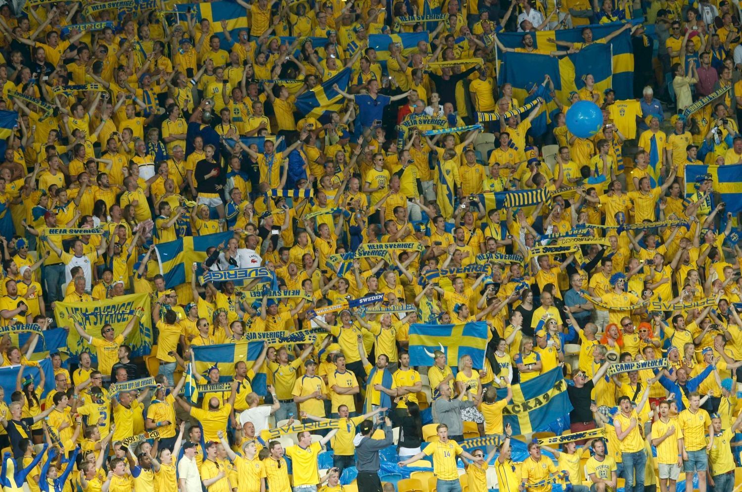 Švédští fanoušci při utkání s Anglií ve skupině D na Euru 2012