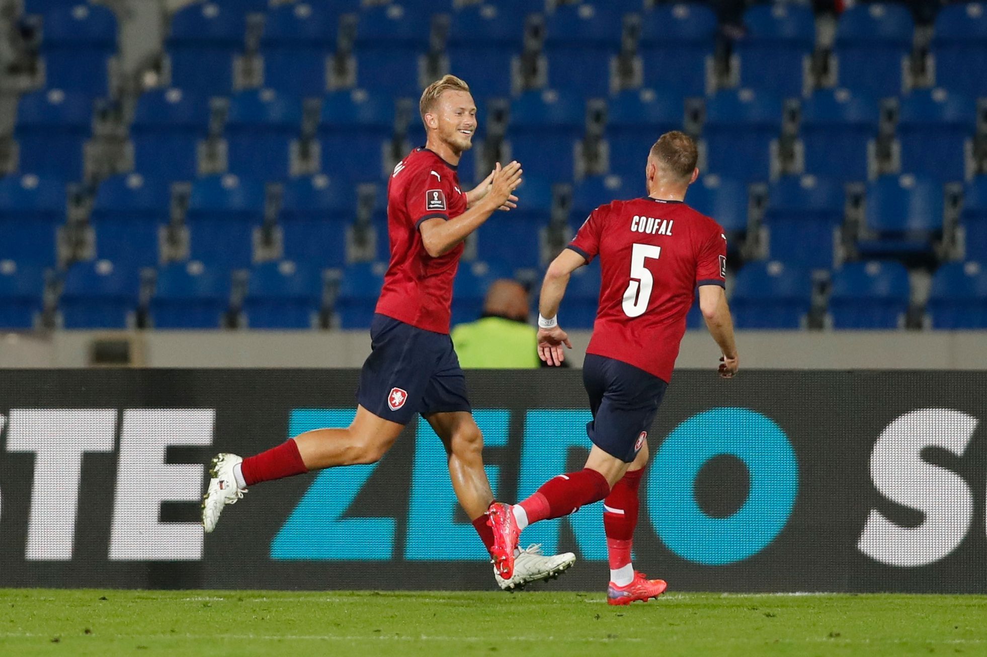 Antonín Barák slaví gól v zápase skupiny E kvalifikace MS Česko - Bělorusko
