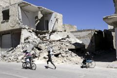 Syrská armáda útočila na civilisty, zemřely ženy i děti. Svět řeší, co s Asadem