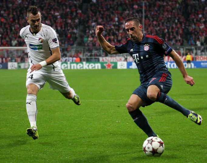 LM, Bayern Mnichov - Plzeň: Franck Ribéry - Radim Řezník