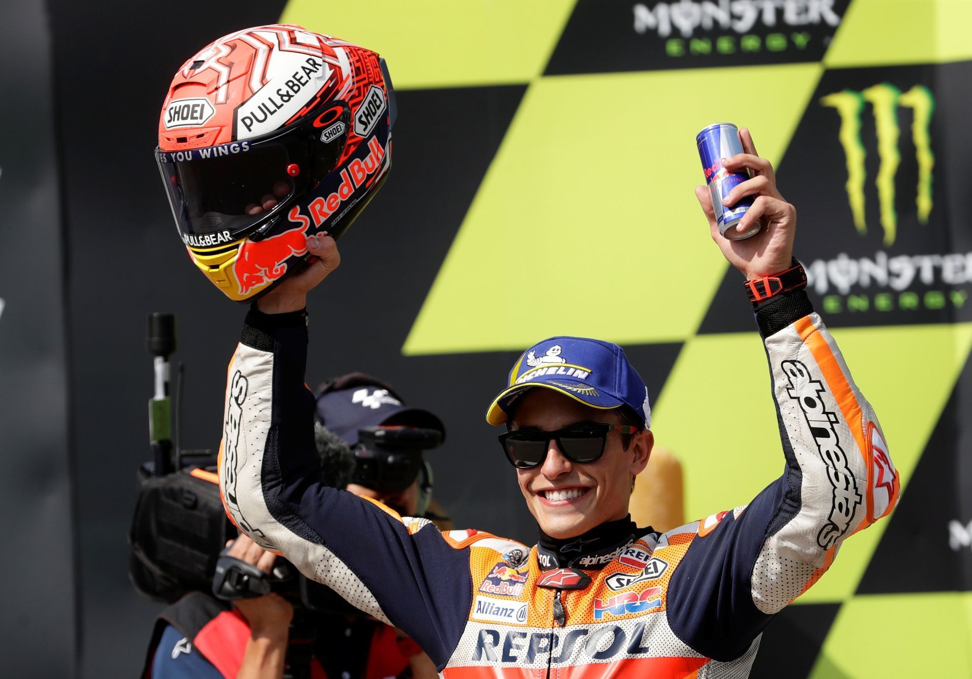 Marc Marquez slaví vítězství v závodu MotoGP ve Velké ceně České republiky 2019