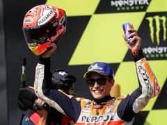Marc Marquez slaví vítězství v závodu MotoGP ve Velké ceně České republiky