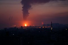 Izraelské bombardování Pásma Gazy pokračuje, zasažena byla i klinika trasující covid