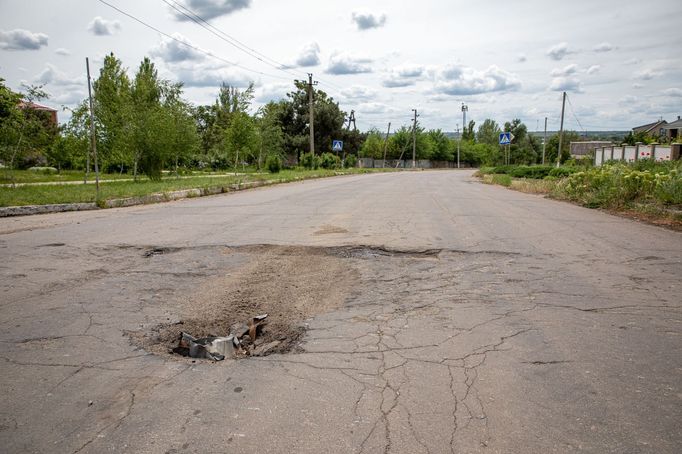 Město Orichiv na jihovýchodě Ukrajiny. Rusové jsou odtud jen pár kilometrů, město rok denně ostřelují a z původních obyvatel jich tu zbyla jen hrstka.