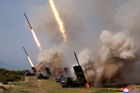 KLDR stupňuje tlak na Washington, vypálila několik raket. Na testování dohlížel Kim