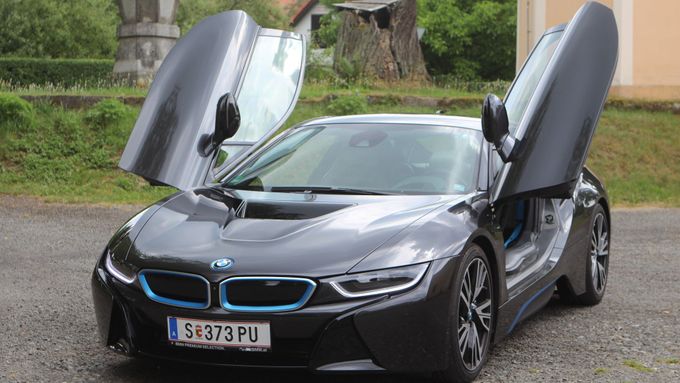 BMW chce mít do roku 2025 dvanáct nových modelů elektromobilů a třináct hybridů.