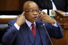 Odstoupím až v červnu, vzkázal jihoafrický prezident Zuma. Viní ho z korupčních skandálů