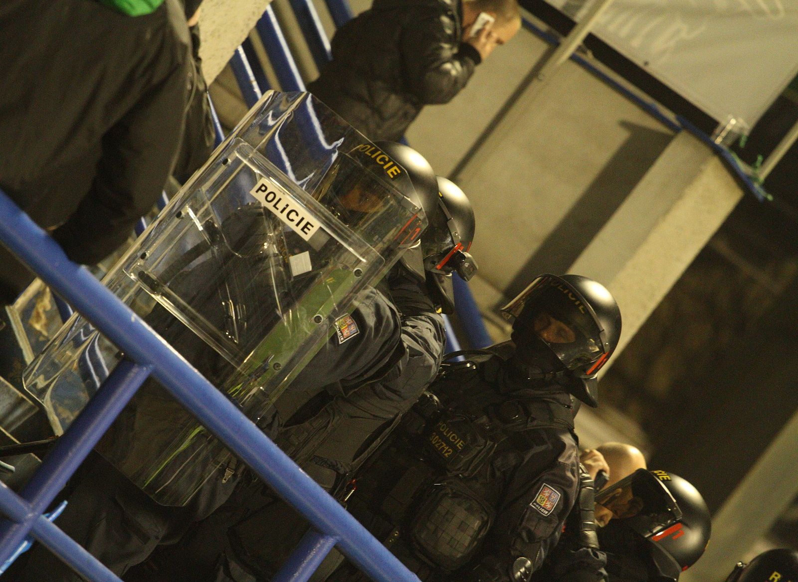 Baník Ostrava vs. Sparta Praha (policie zasahuje)