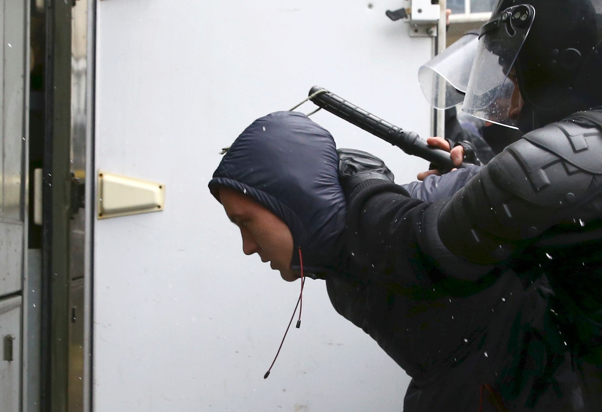 Policie zasáhla proti demonstrantům v Minsku, zatkla desítky lidí