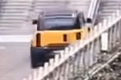 Světový trapas. Čínské SUV chtělo napodobit Range Rover, málem to dopadlo tragicky