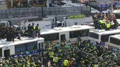 Při protestech proti odvolání prezidentky v Jižní Koreji zemřeli dva lidé