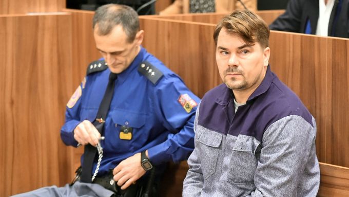 Marek Dalík na projednání svého podmínečného propuštění u Okresní soudu ve Znojmě, 18.11.2019