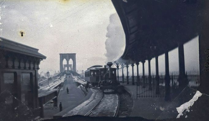 Brooklynský most  pohledem z nádraží v Brooklynu. Foto z roku cca. 1872-1887