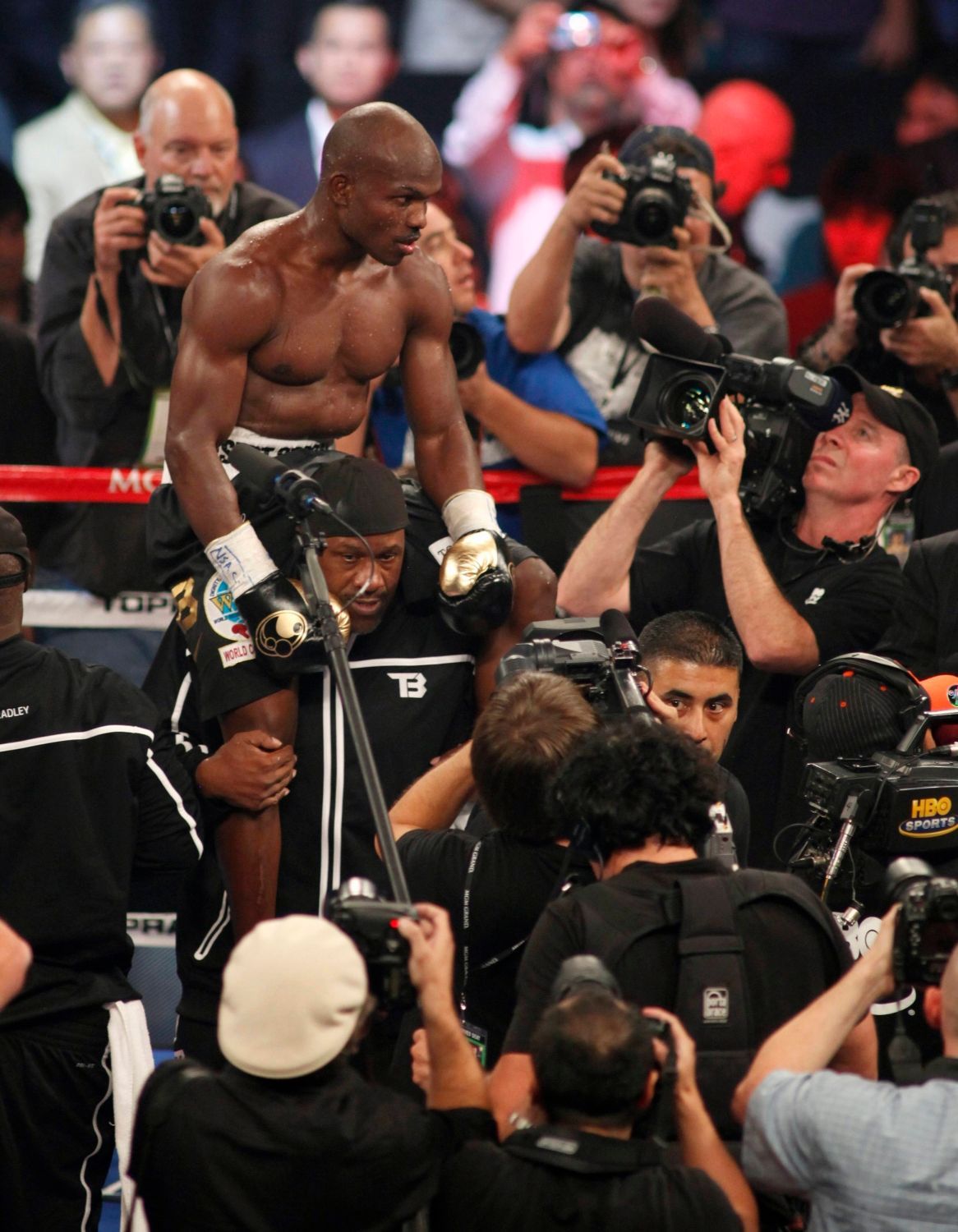 Manny Pacquiao a Timothy Bradley v souboji welterova váhy o titul mistra světa WBO