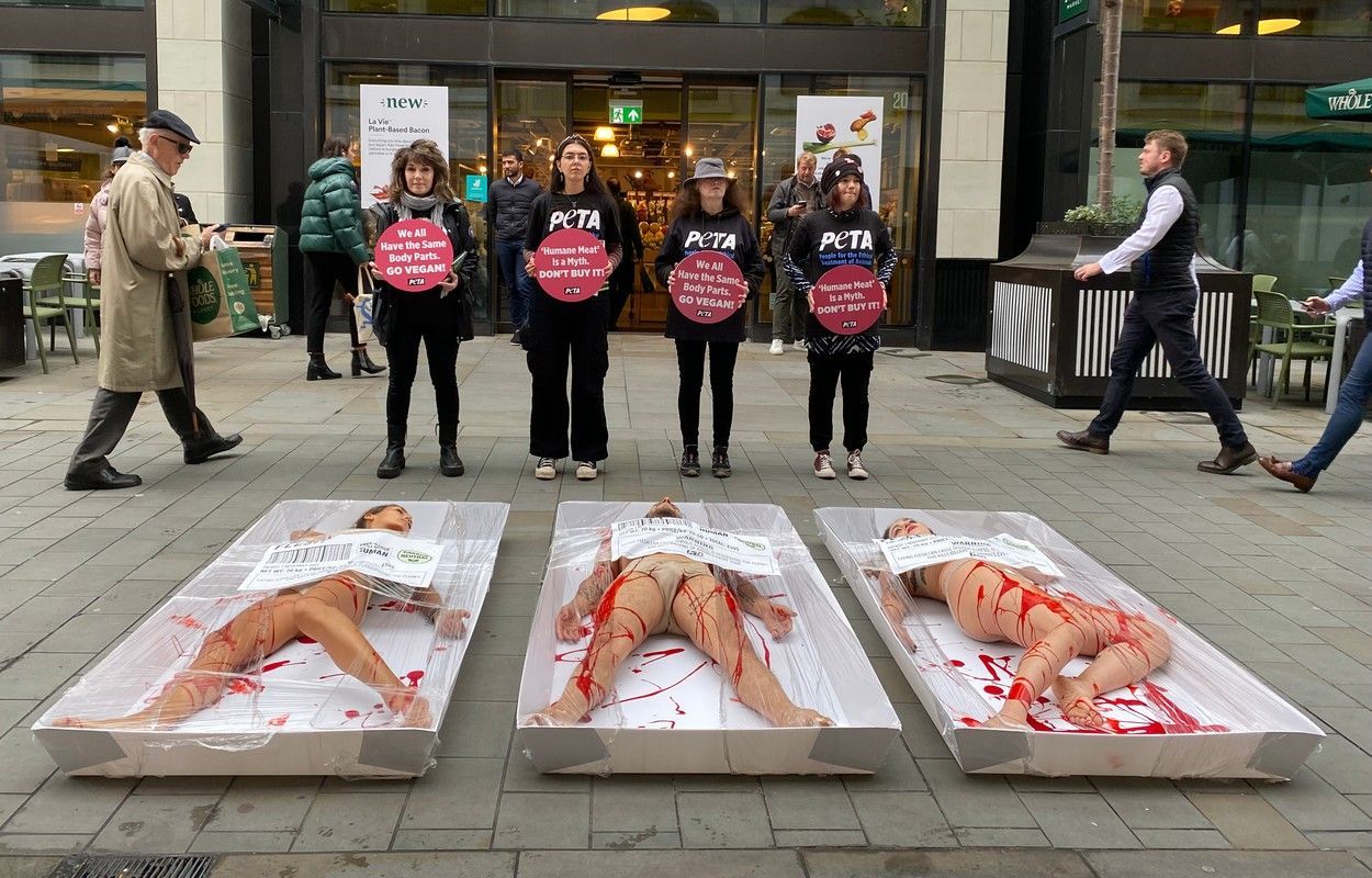Světový den veganství, protest aktivistů z organizace PETA