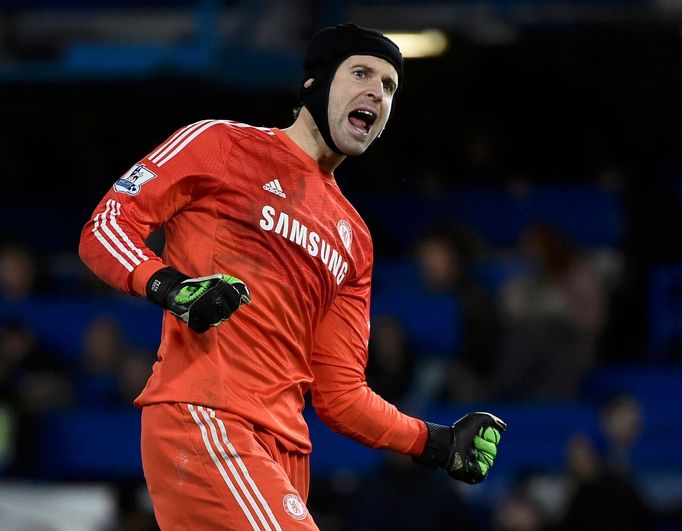 Petr Čech z Chelsea slaví výhru