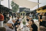 Manifesto Market je stylová tržnice, jejímž cílem bylo oživit místo v okolí magistrály a Florence v Praze. Celkem 27 kontejnerů nabízí street food, umění, hudbu i filmové projekce. Tvůrci návrhu jsou Nikola Karabcová, Lucie Červená a Elvira Islas.