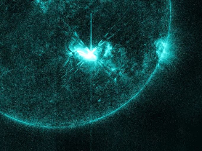 Independence Day Solar Fireworks This image, captured by the Solar Dynamics Observatory, shows the M5.3 class solar flare that peaked on July 4, 2012, at 5:55 AM EDT. The flare is shown in the 131 Angstrom wavelength, a wavelength that is particularly good for capturing the radiation emitted from flares. The wavelength is typically colorized in teal as shown here. Image Credit: NASA/SDO/AIA/Helioviewer