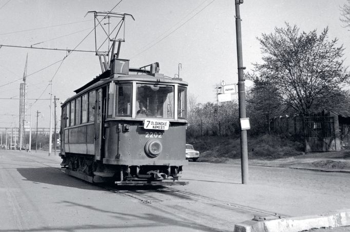 Konečná zastávka fungovala u Olšanského náměstí do roku 1974.