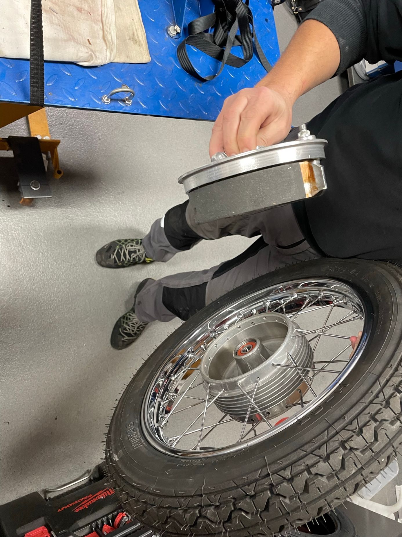 Renovujeme Jawu, 7. díl, první skládání motocyklu