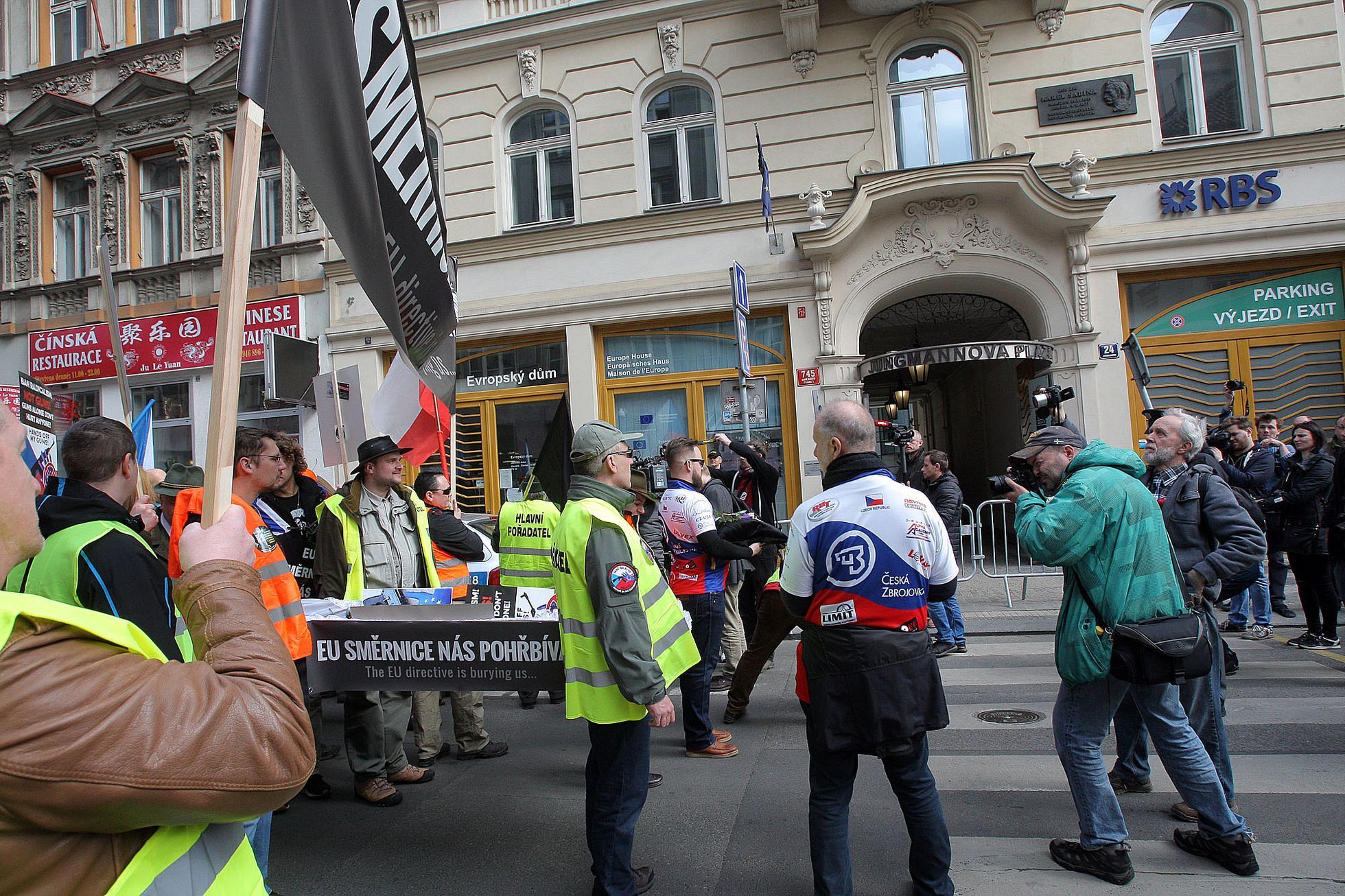 Demonstrace automatických střelců