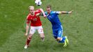 Euro 2016, Slovensko-Wales: Peter Pekarík - Jonathan Williams