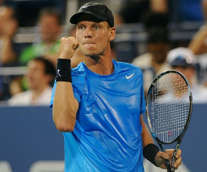 Český tenista Tomáš Berdych hraje proti Amaričanovi Samu Querreymu ve 3. kole US Open 2012.