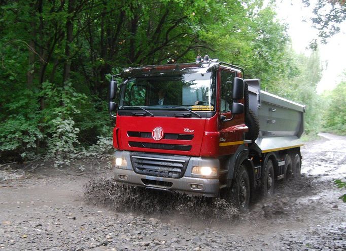 Do nádrže se vejde až 300 litrů nafty