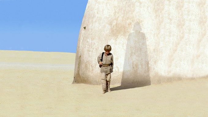 Jake Lloyd jako Anakin Skywalker ve Hvězdných válkách z roku 1999.