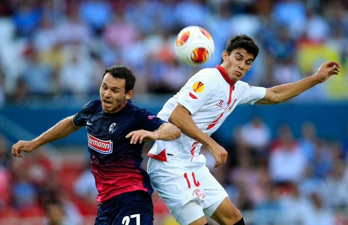 Sevilla - Freiburg: Diego Perotti a Nicolas Hofler