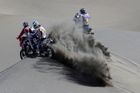 FOTO Dakar začal naostro, jezdci se vrhli do pouště