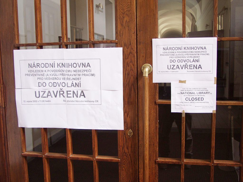 Foto: Klementinum vzpomíná na ničivé povodně z roku 2002 -