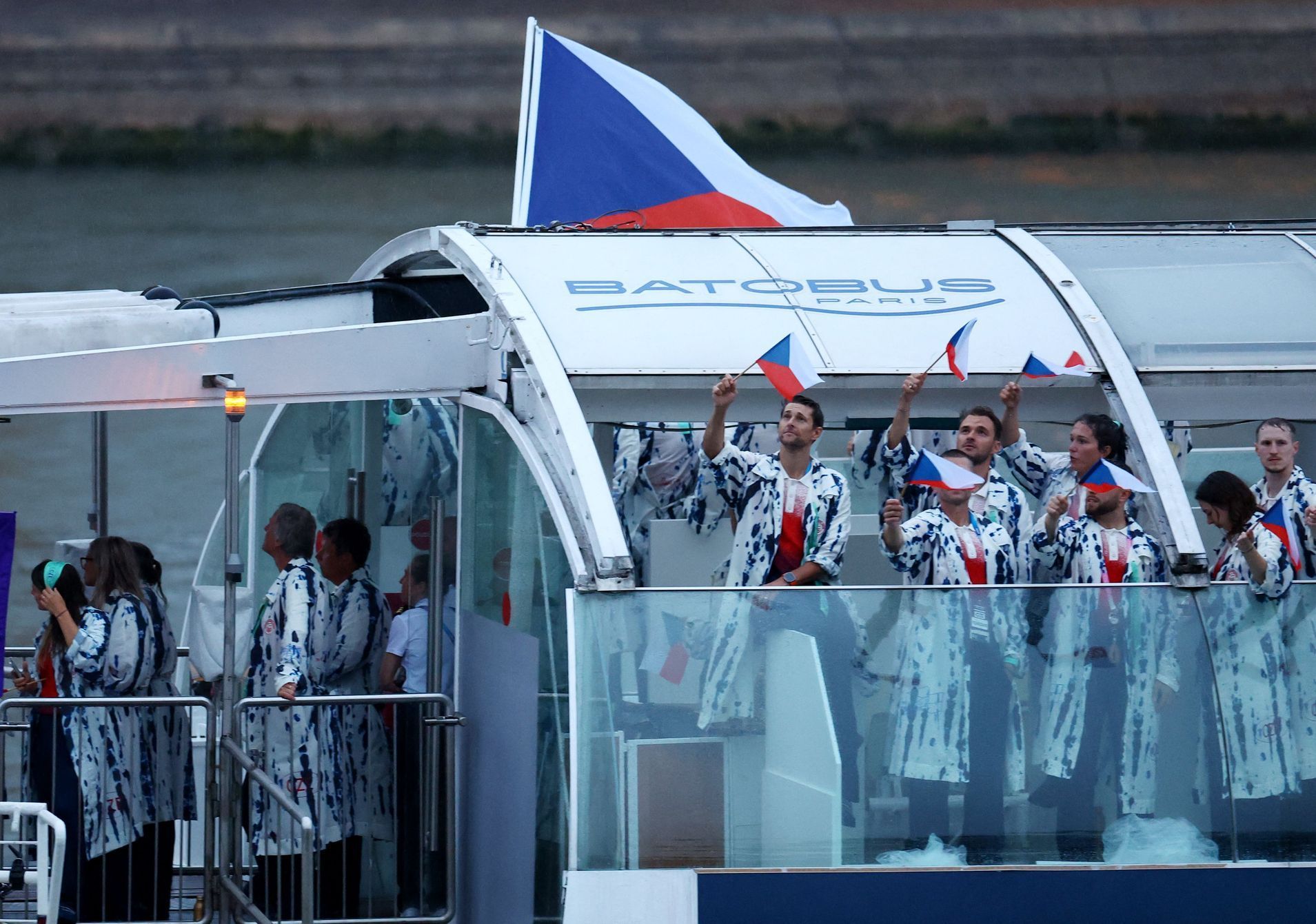 Zahajovací ceremoniál OH 2024 - Česká výprava na lodi