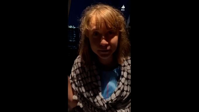 Greta Thunberg zveřejnila předem natočené video poté, co Izrael zadržel aktivisty na lodi