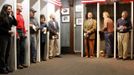 The 10 registered voters in the small village of Dixville Notch, New Hampshire wait to cast the first election day ballots of the U.S. presidential election moments after midnight November 6, 2012. REUTERS/Herb Swanson (UNITED STATES - Tags: POLITICS USA PRESIDENTIAL ELECTION ELECTIONS) Published: Lis. 6, 2012, 5:56 dop.