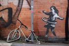 V Nottinghamu přes víkend zmizela část Banksyho díla. Někdo ukradl rozbité kolo