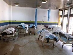 Rozkládající se těla v jedné z tripoliských nemocnic.