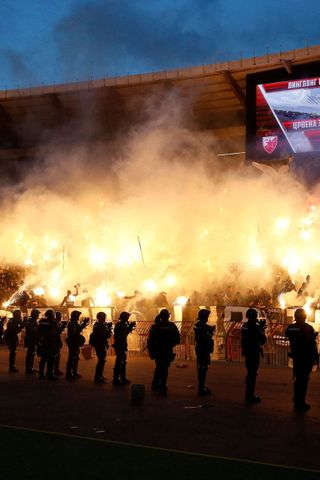 Fanoušci Partizanu při derby s CZ