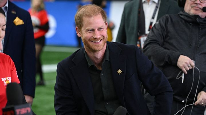 Princ Harry neplánuje americké občanství. V podcastu vtipkoval o svém přízvuku