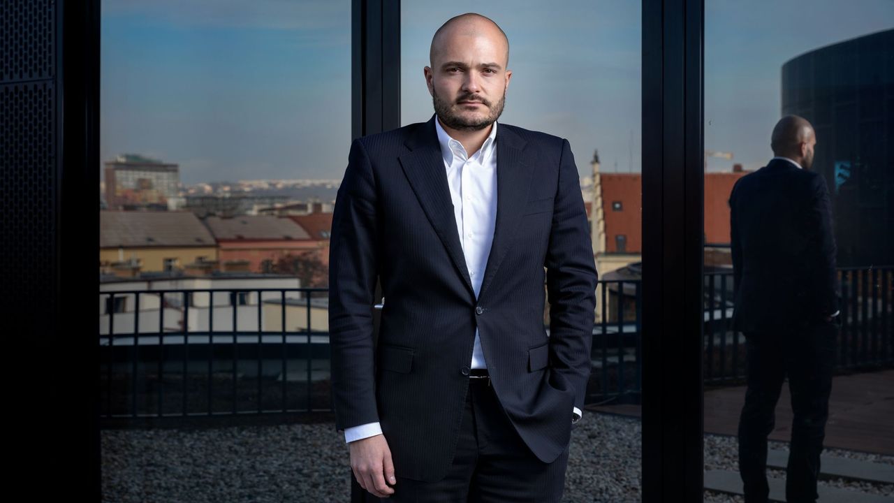 Komu vládne nejbohatší Čech? Více než stovce firem. A pozemním silám české armády