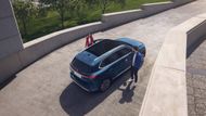 Má výkon 160 kW, na výběr jsou dvě kapacity baterie: menší 52,4kWh má dojezd 314 km a větší 88,5kWh pak 523 km. Nabíjení je možné 22 kW u AC a 180 kW u DC nabíječky.